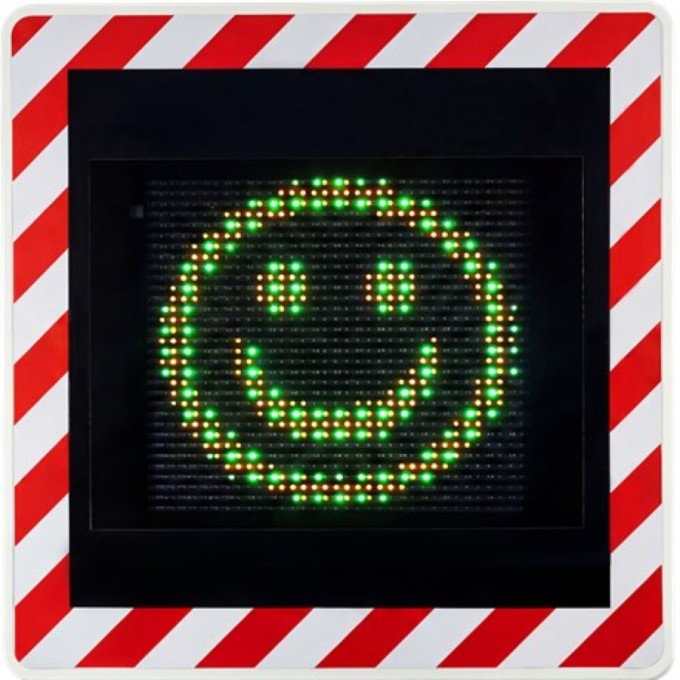 Radar preventiv afisare viteza – multicolor (3 LED-uri ), inregistrare date trafic Radar preventiv afisare viteza – multicolor (3 LED-uri ), inregistrare date trafic